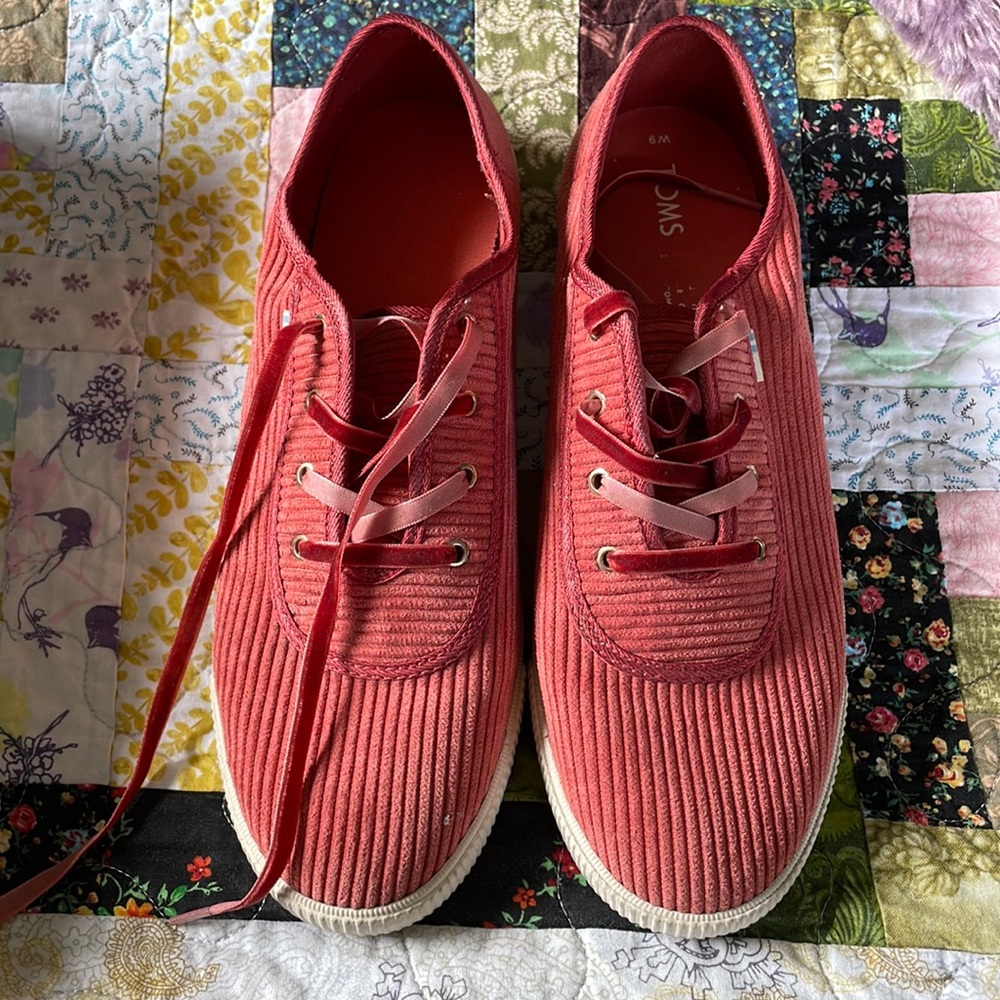 Ladies toms sneakers